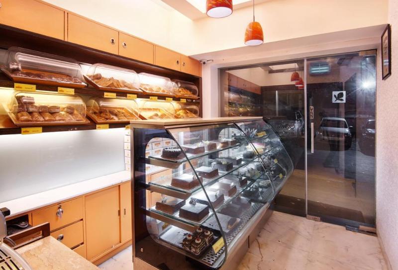 The Shalimar Hotel, Kemps Corner