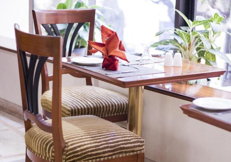 The Shalimar Hotel, Kemps Corner