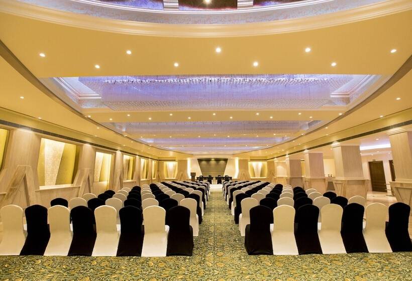 Отель The Suryaa  New Delhi