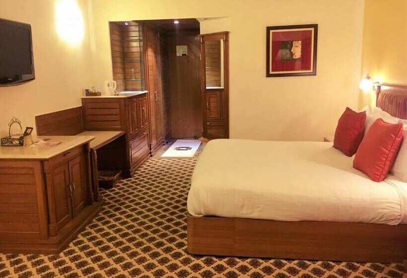 Отель The Suryaa  New Delhi