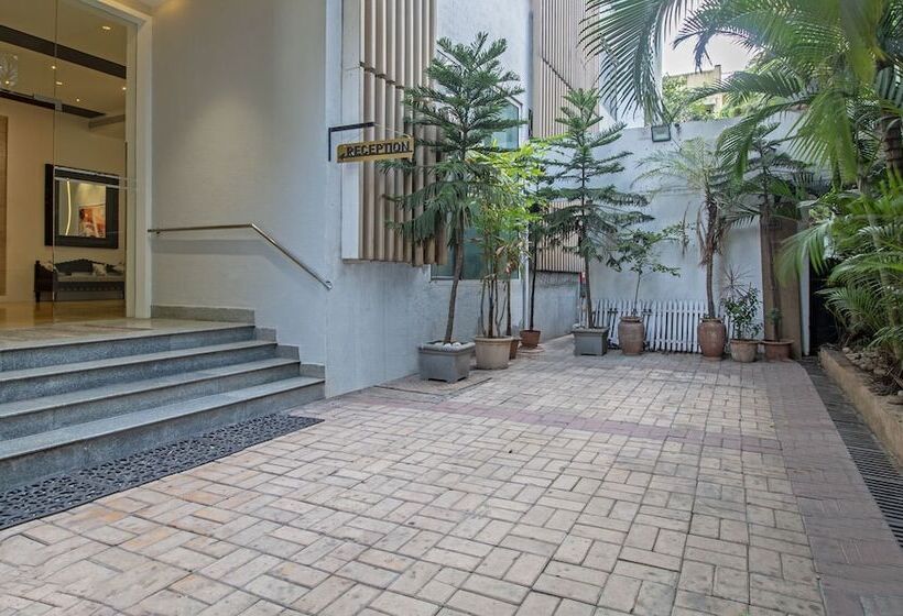 Отель Treebo Regency   Bund Garden, Dhole Patil Road