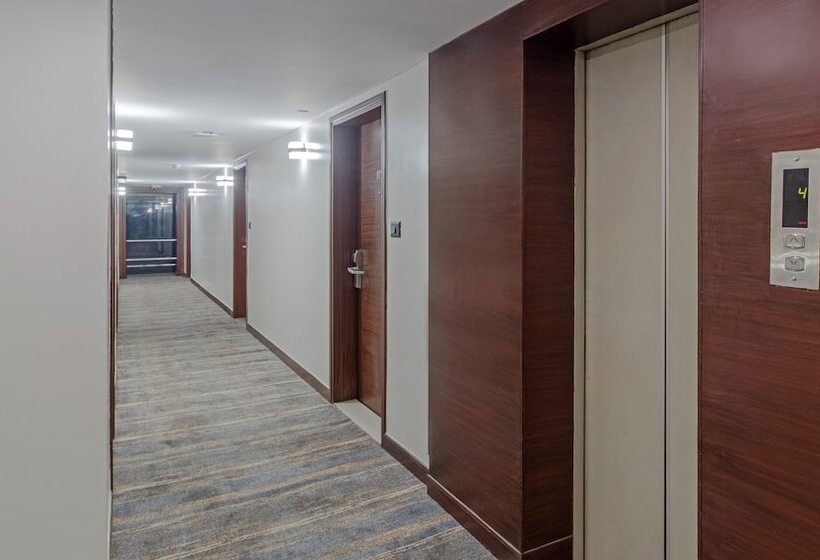 Отель Treebo Regency   Bund Garden, Dhole Patil Road