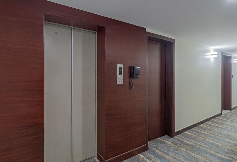 Отель Treebo Regency   Bund Garden, Dhole Patil Road