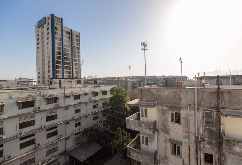 בית מלון כפרי West End