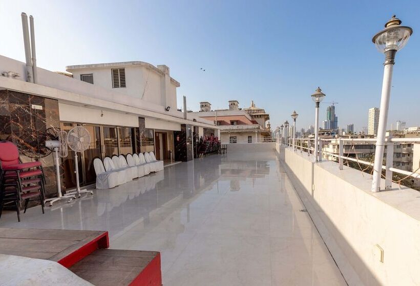 בית מלון כפרי West End