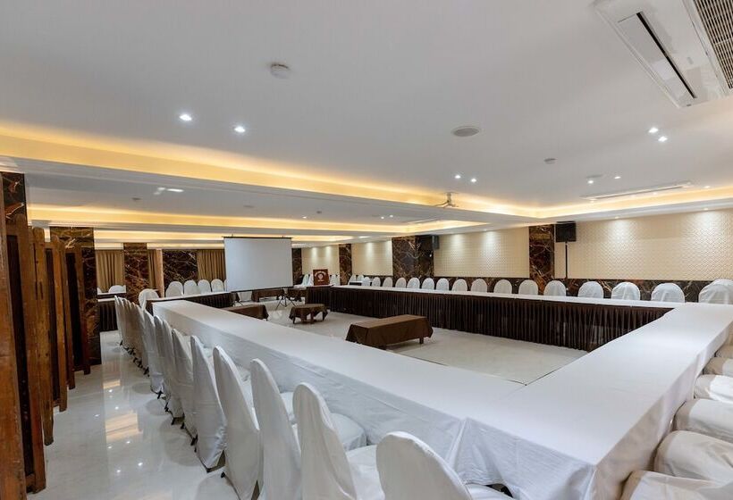 בית מלון כפרי West End