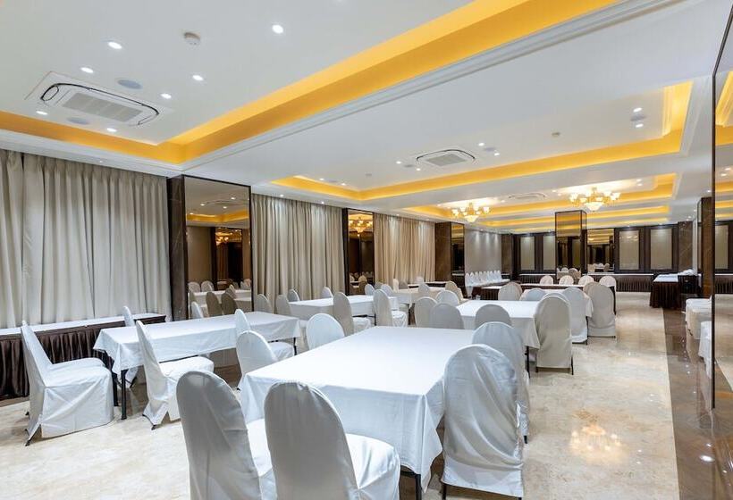 בית מלון כפרי West End