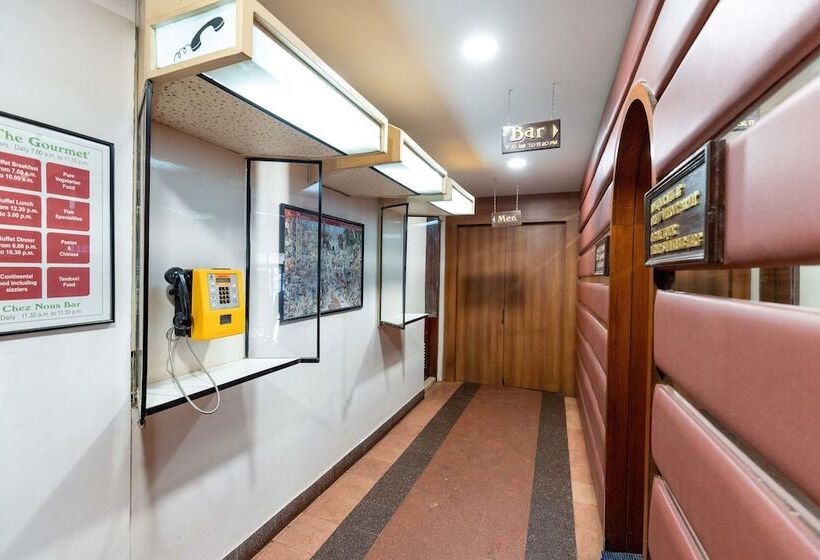 בית מלון כפרי West End