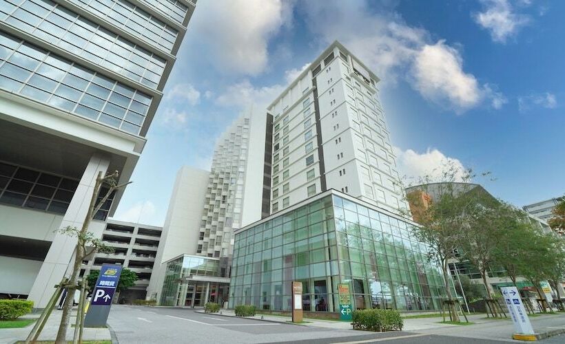בית מלון כפרי Mercure Okinawa Naha