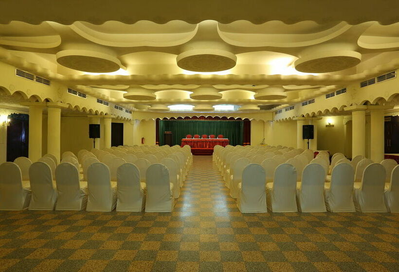 هتل The International