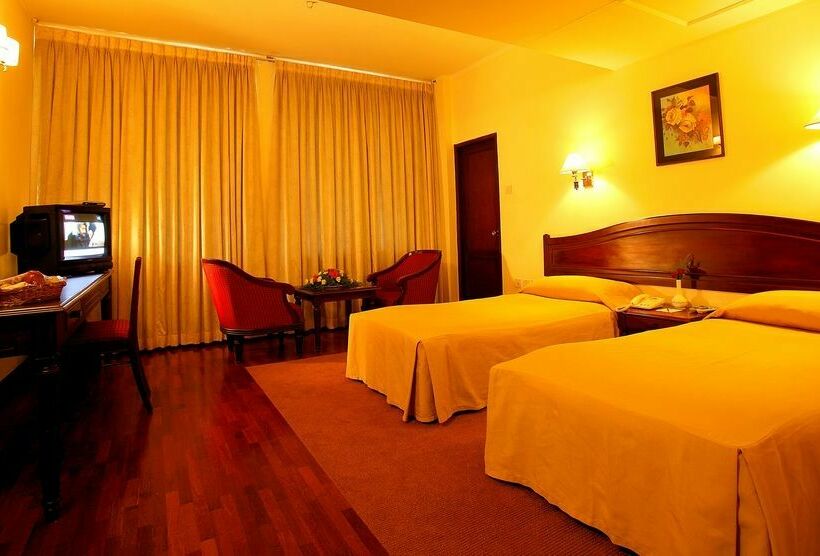 هتل The International