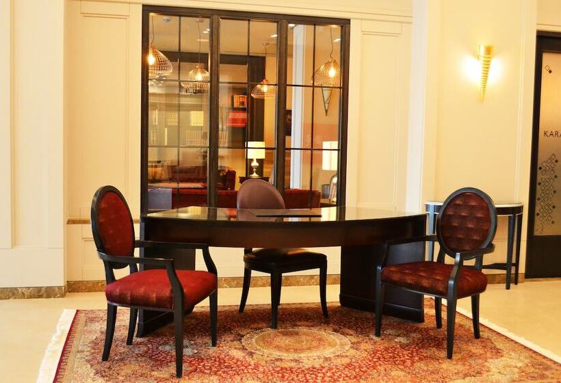 هتل Ambassador, A Boutique