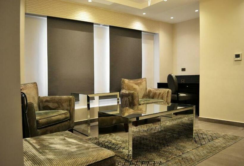 هتل Ambassador, A Boutique