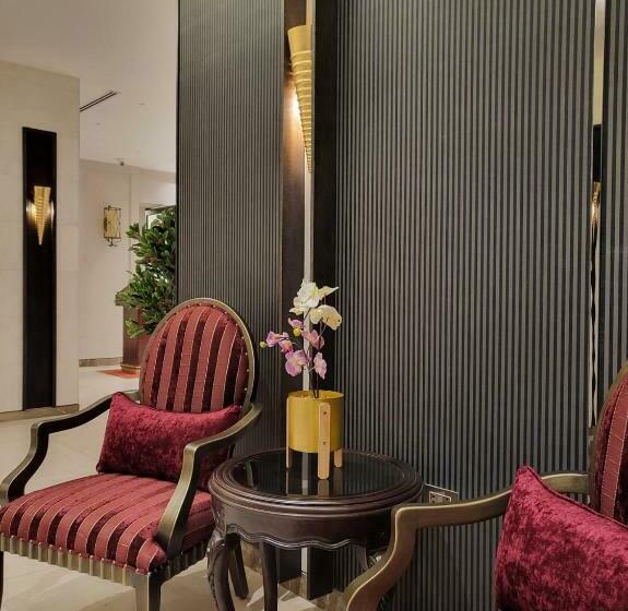 هتل Ambassador, A Boutique