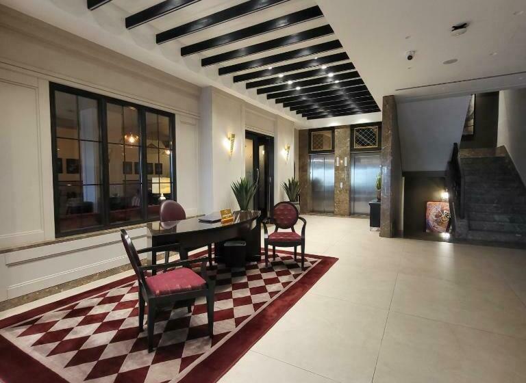 هتل Ambassador, A Boutique