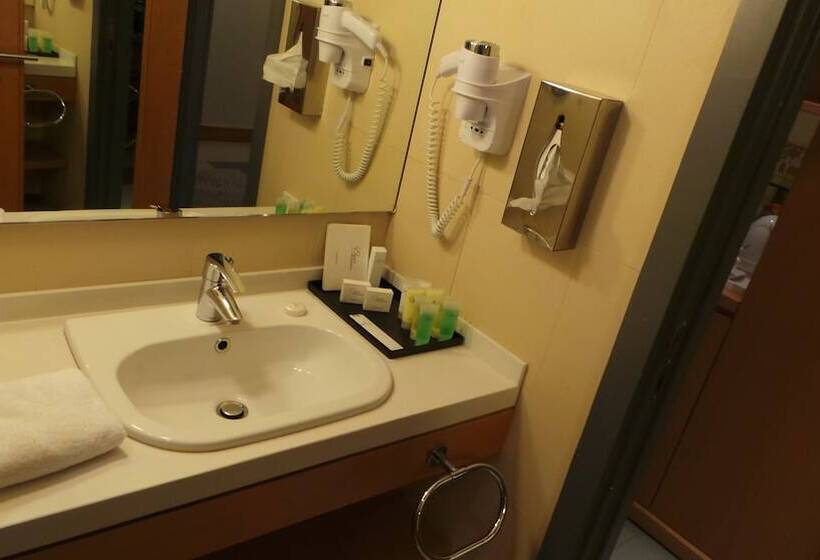 Отель Amman Airport