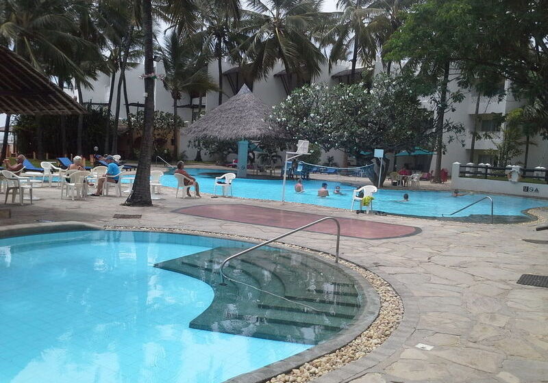 בית מלון כפרי Bamburi Beach