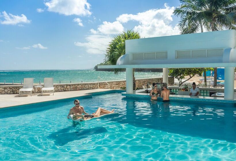 هتل Couples Tower Isle