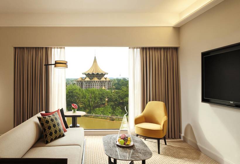 هتل Hilton Kuching