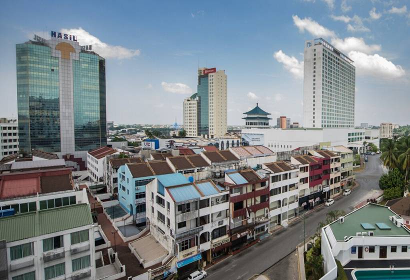 هتل Hilton Kuching