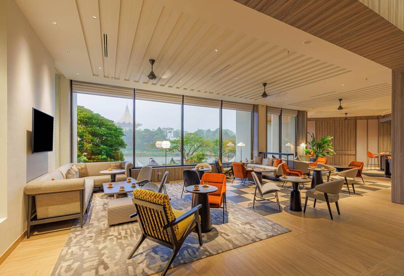 ホテル Hilton Kuching