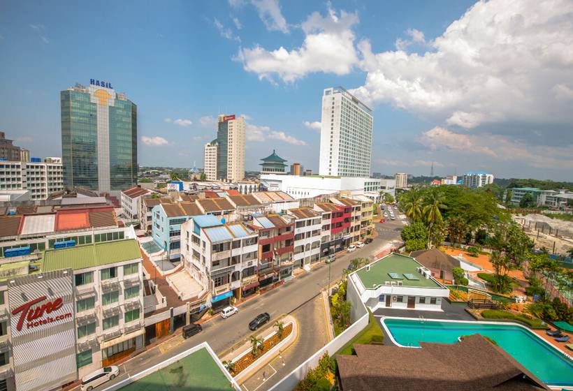 هتل Hilton Kuching