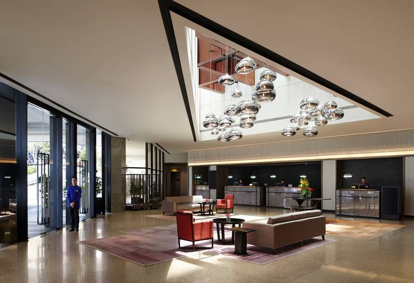 هتل Hilton Kuching