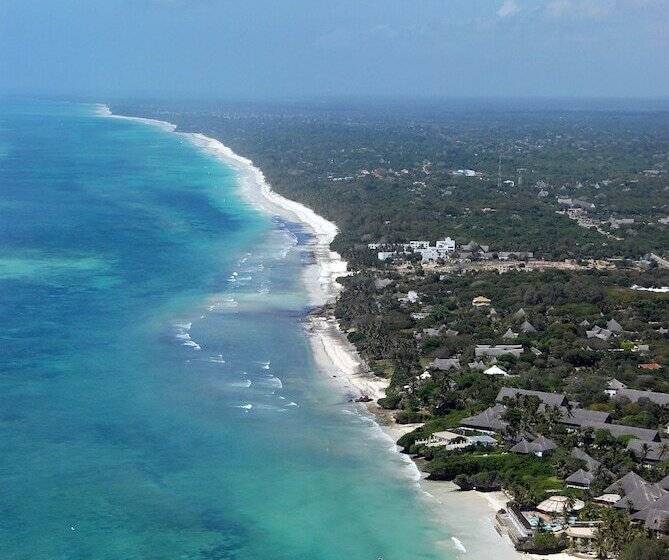 Отель Leopard Beach Resort And Spa