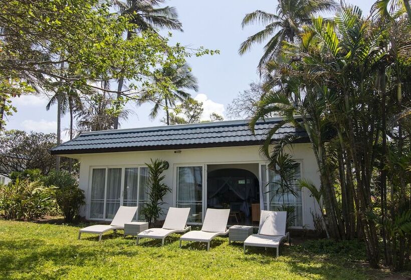 Отель Leopard Beach Resort And Spa