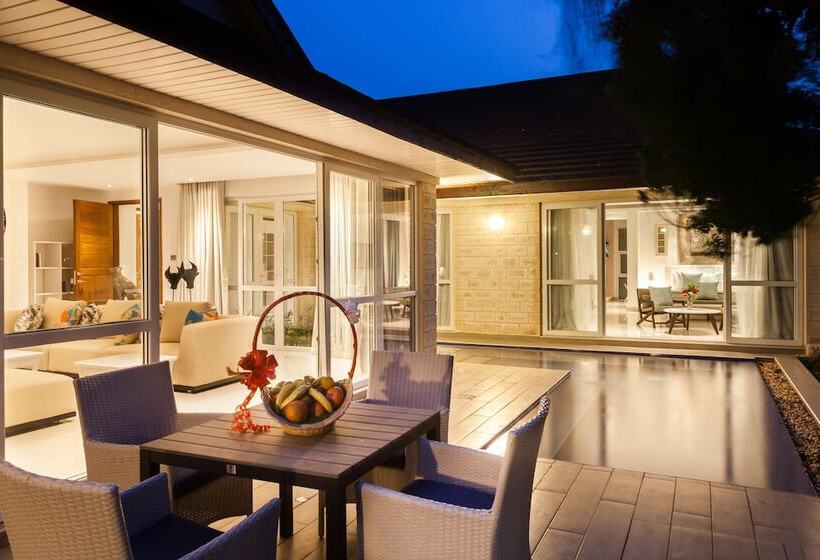 Отель Leopard Beach Resort And Spa