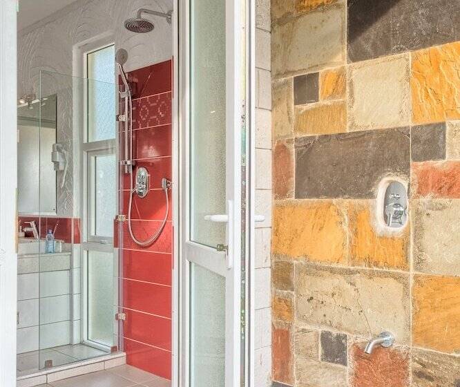 Отель Leopard Beach Resort And Spa