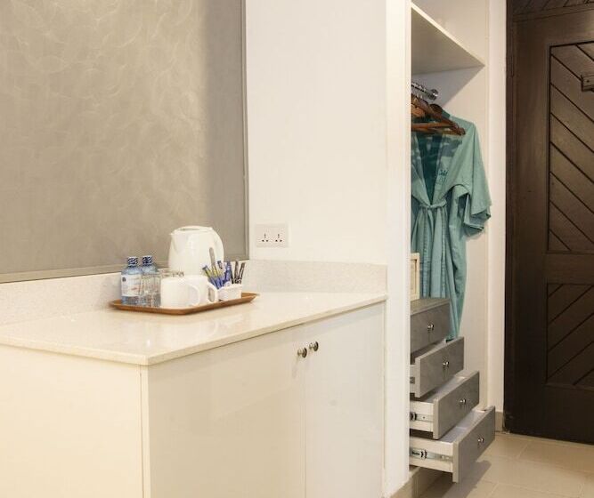 Отель Leopard Beach Resort And Spa