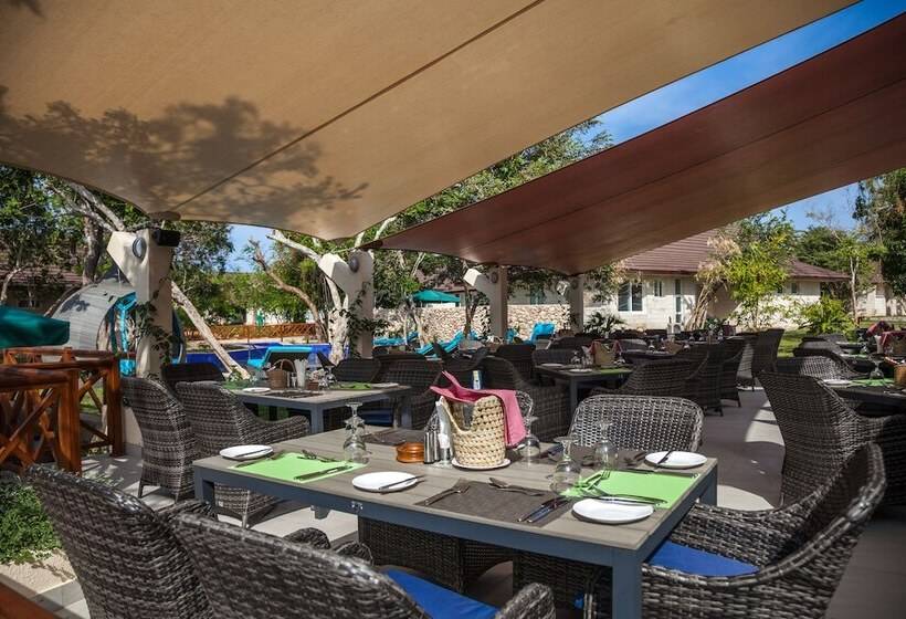 Отель Leopard Beach Resort And Spa