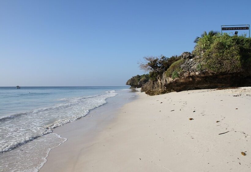 Отель Leopard Beach Resort And Spa