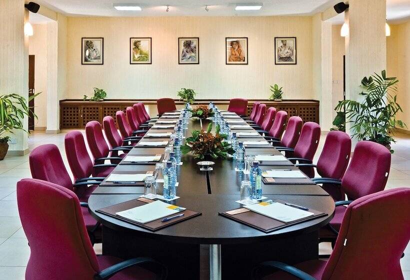 Отель Leopard Beach Resort And Spa