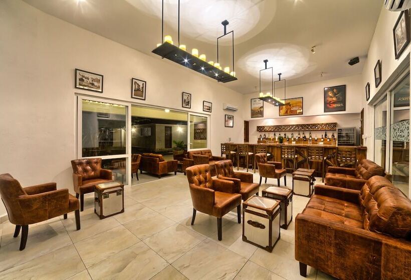 Отель Leopard Beach Resort And Spa