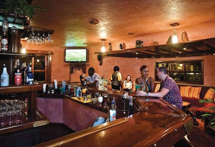 Отель Leopard Beach Resort And Spa