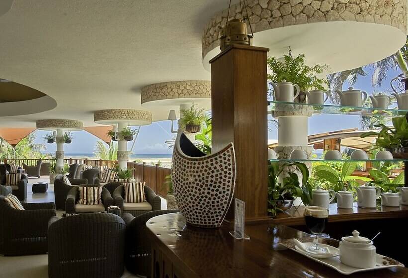 Отель Leopard Beach Resort And Spa