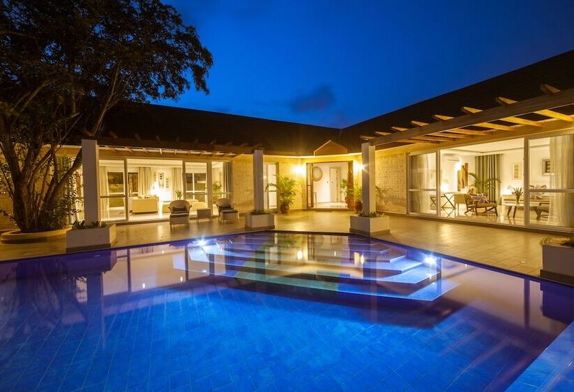 Отель Leopard Beach Resort And Spa