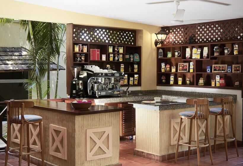 Отель Neptune Beach Resort All Inclusive