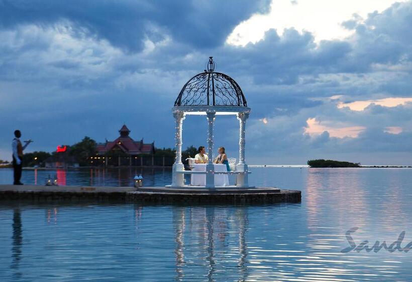 هتل Sandals Royal Caribbean   All Inclusive Couples Only