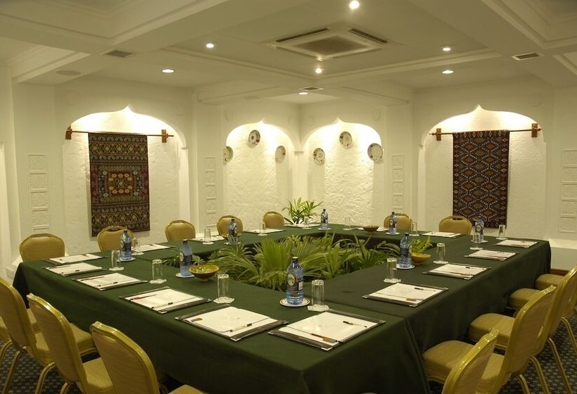 בית מלון כפרי Serena Beach Resort & Spa