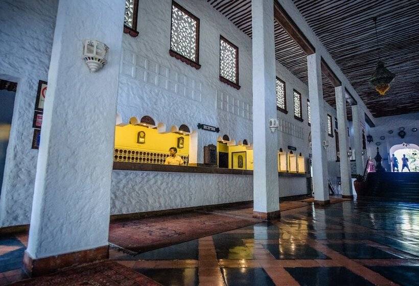 בית מלון כפרי Serena Beach Resort & Spa