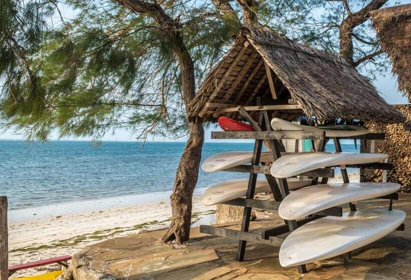 בית מלון כפרי Serena Beach Resort & Spa