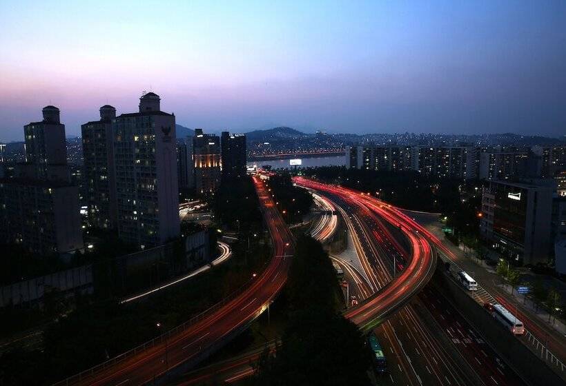 Отель The Riverside