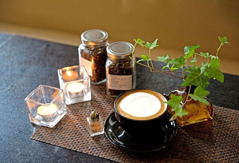 Отель The Riverside