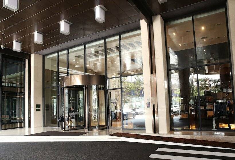 Отель The Riverside