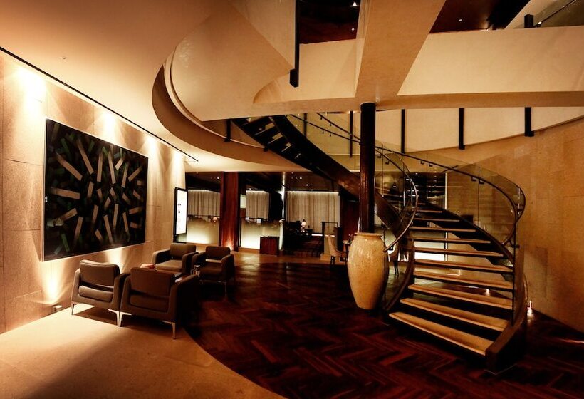 Отель The Riverside