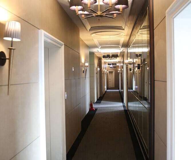 Отель The Riverside