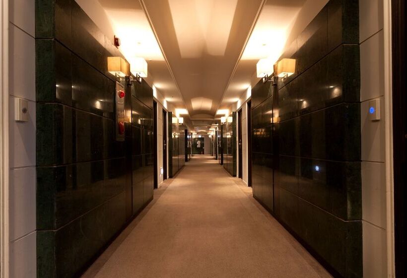 Отель The Riverside